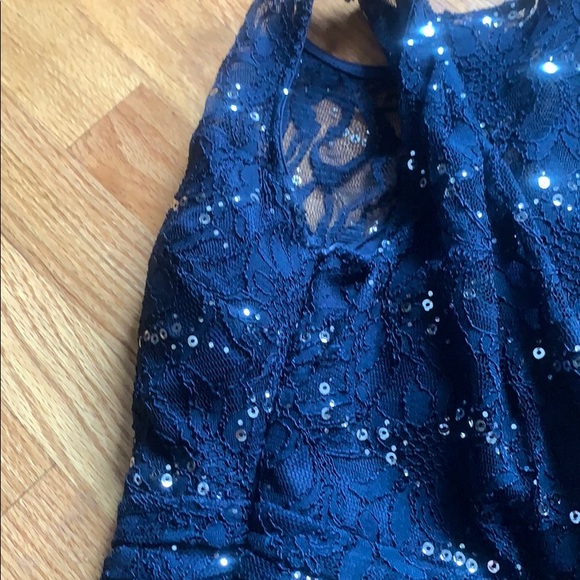 Dress - Picture 8 of 9